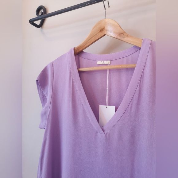 🇨🇦 Naïf 🇨🇦 Lilac Vneck Blouse / Size XS - Picture 1 of 5